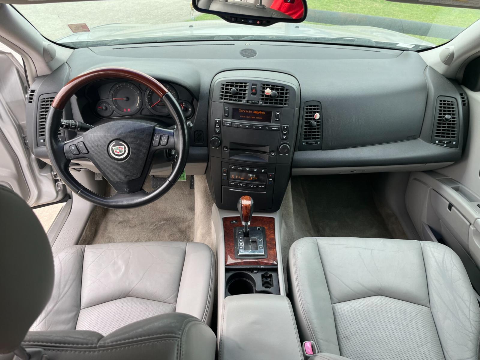 2004 SILVER /gray Cadillac SRX V6 (1GYDE637040) with an 3.6L V6 DOHC 24V engine, 5-Speed Automatic Overdrive transmission, located at 14700 Tomball Parkway 249, Houston, TX, 77086, (281) 444-2200, 29.928619, -95.504074 - Photo #10